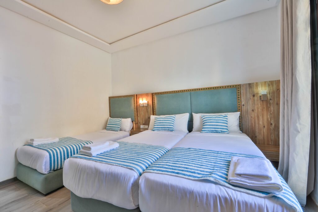 Adrar — Triple Room & Medina View · Room interior